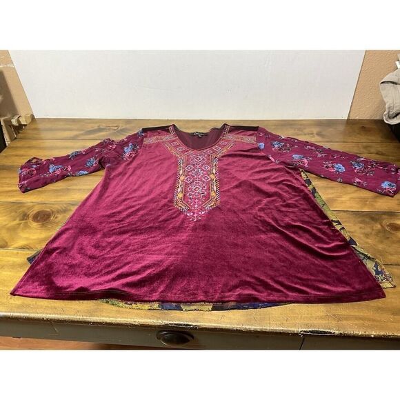 Calessa Velvet Embroidered Tunic Top Size 1x Burgundy Red Bell Sleeve VNeck Boho - Picture 1 of 11